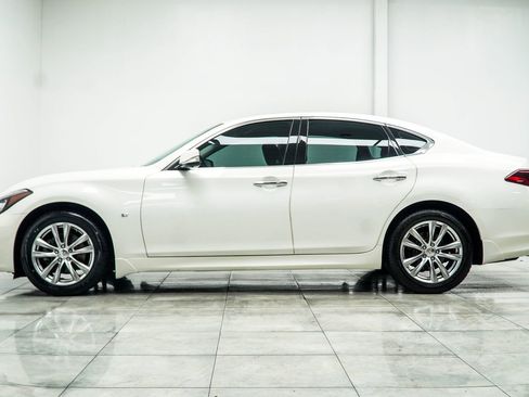 Used 2015 INFINITI Q70 3.7 RWD image 9