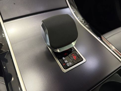 Used 2026 Land Rover Range Rover Velar Dynamic SE AWD/4WD image 17