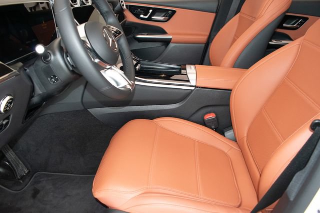 Used 2025 Mercedes-Benz GLC 300 4MATIC image 18