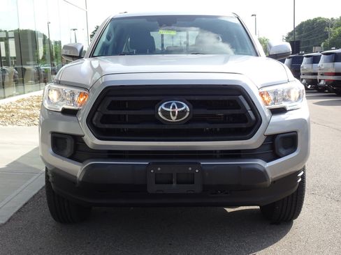 Used 2020 Toyota Tacoma SR AWD/4WD image 6