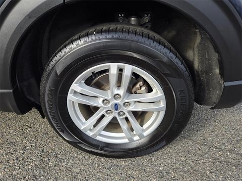 Used 2023 Ford Explorer XLT w/ Equipment Group 202A image 9