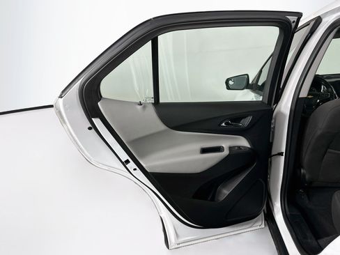 Used 2019 Chevrolet Equinox LS FWD image 25