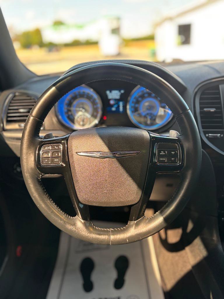 Used 2013 Chrysler 300 S RWD image 16