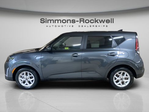 Used 2025 Kia Soul LX FWD image 2