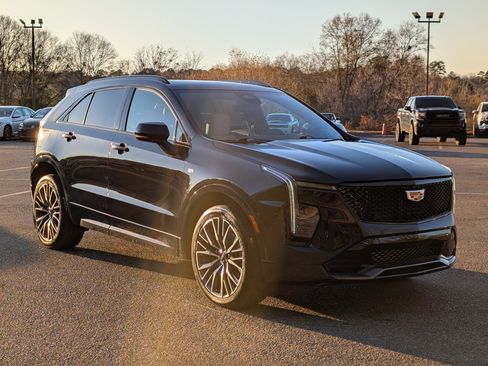 Used 2024 Cadillac XT4 Sport image 11