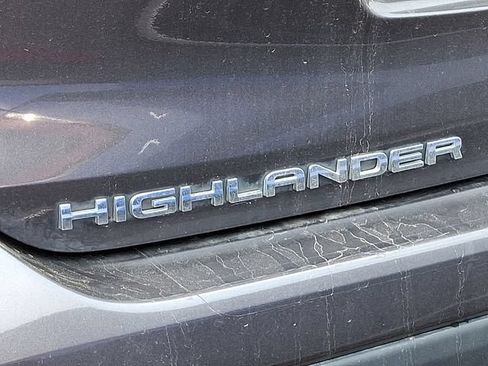 Used 2021 Toyota Highlander XLE AWD/4WD image 5
