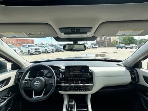 Certified 2022 Nissan Pathfinder SL w/ SL Premium Package FWD image 14