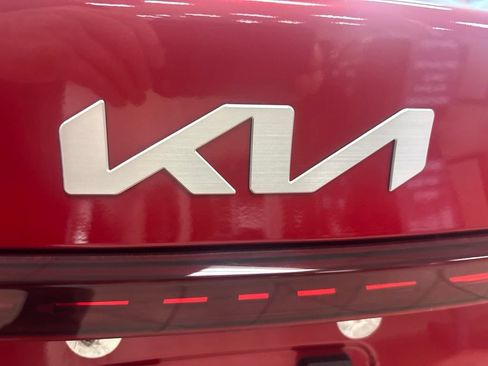 Used 2023 Kia Forte LXS w/ LXS Technology Package FWD image 7
