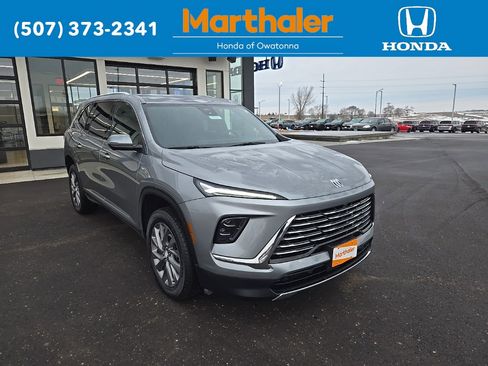 Used 2025 Buick Enclave Preferred image 7