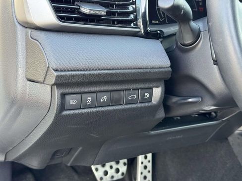 Used 2025 Toyota Camry SE image 9