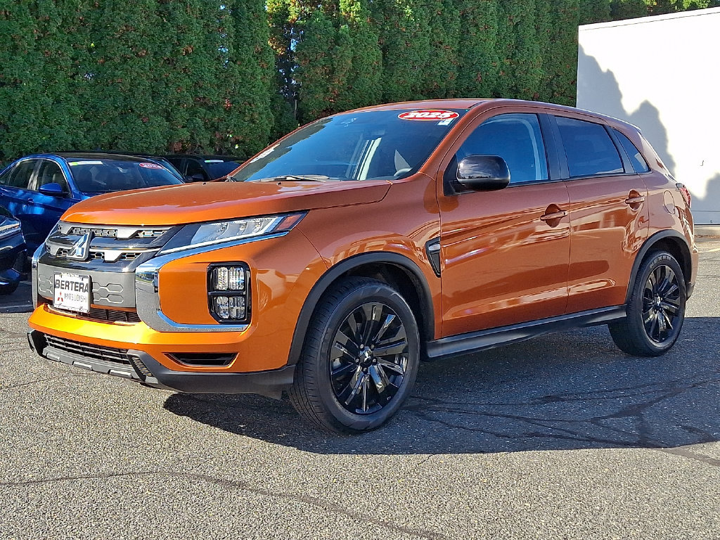 Used 2025 Mitsubishi Outlander Sport LE AWD/4WD image 3