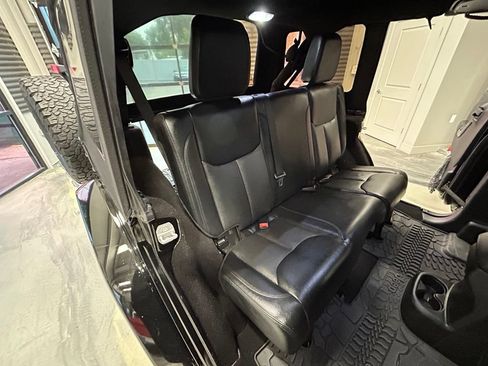 Used 2015 Jeep Wrangler Unlimited Sahara AWD/4WD image 5