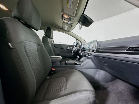 Used 2025 Kia Sportage LX image 29