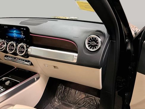 Certified 2023 Mercedes-Benz GLB 250 4MATIC image 18