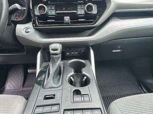 Used 2020 Toyota Highlander L AWD/4WD image 20