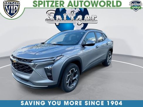 Used 2024 Chevrolet Trax LT w/ Sunroof Package image 4