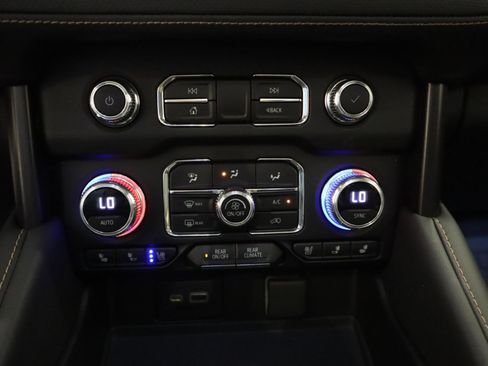 Used 2022 GMC Yukon AT4 w/ Technology Package AWD/4WD image 35