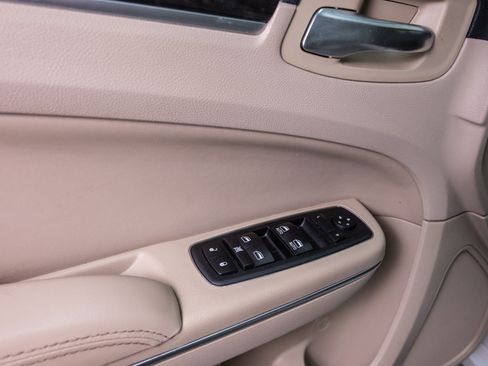 Used 2012 Chrysler 300 Limited RWD image 17