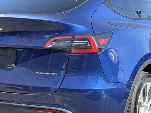 Used 2022 Tesla Model Y Long Range AWD/4WD image 11