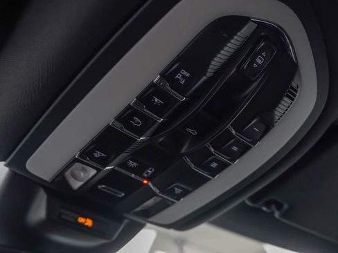 Certified 2026 Porsche Macan AWD/4WD image 19