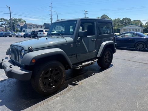Used 2014 Jeep Wrangler Sport w/ Quick Order Package 24S AWD/4WD image 2