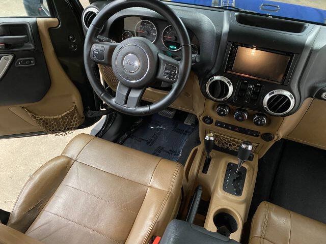 Used 2011 Jeep Wrangler Unlimited Sahara AWD/4WD image 16
