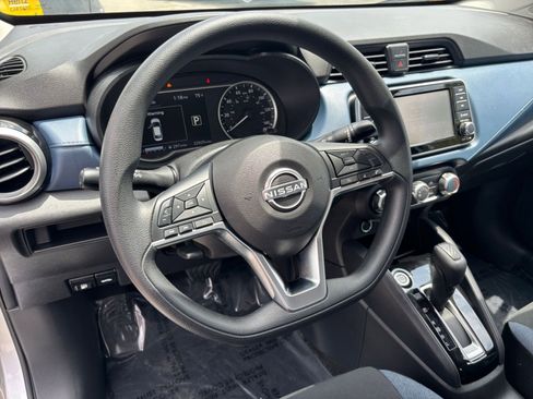 Used 2025 Nissan Versa SV FWD image 31