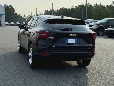 New 2026 Chevrolet Trax LS w/ LS Convenience Package FWD image 7