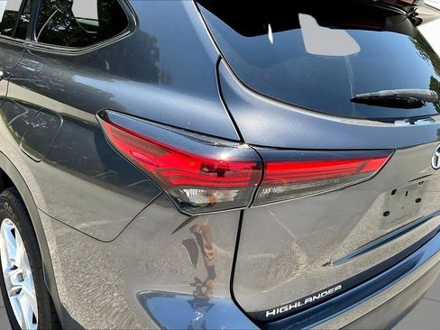 Used 2023 Toyota Highlander LE FWD image 28
