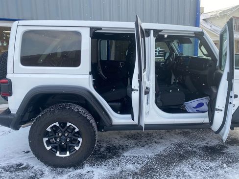 Used 2024 Jeep Wrangler Unlimited Rubicon 4xe w/ Technology Group AWD/4WD image 3