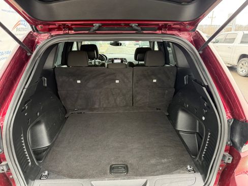 Used 2022 Jeep Grand Cherokee Laredo E image 8