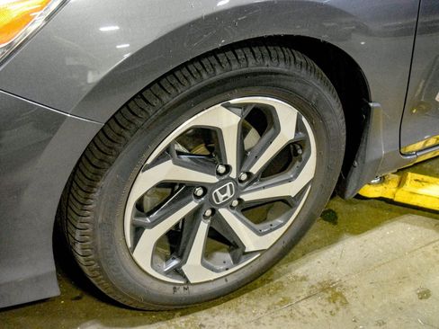 Used 2017 Honda Accord EX image 19