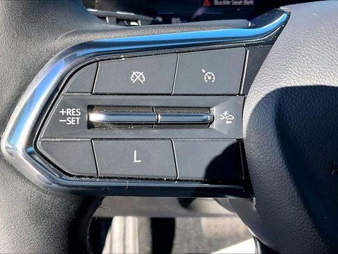 Used 2024 Chevrolet Traverse LS image 11