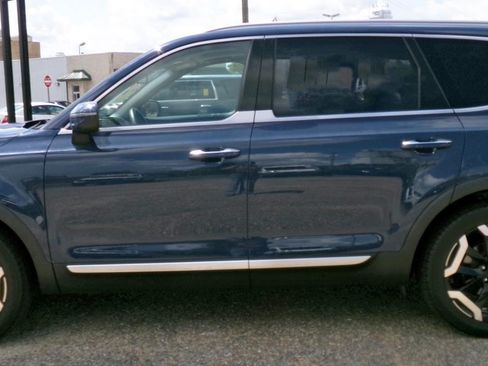 Used 2023 Kia Telluride S w/ S Sunroof Package AWD/4WD image 2