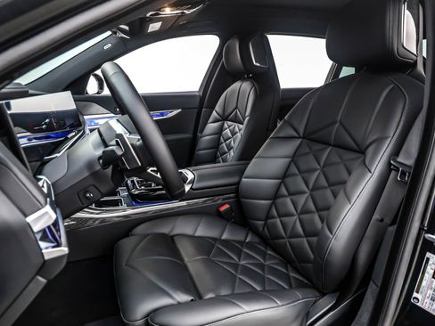 Used 2025 BMW 740i 740i Sedan w/ Premium Package image 17