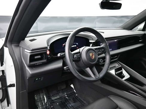 Certified 2025 Porsche Macan Electric RWD image 4