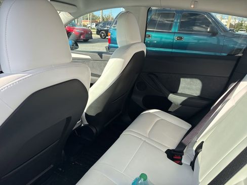 Used 2025 Tesla Model Y Long Range image 8