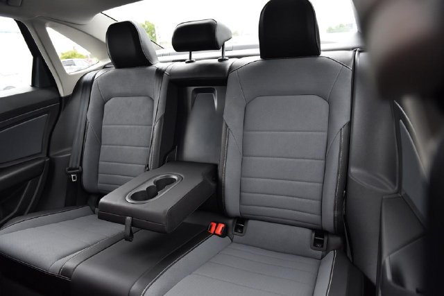 Used 2025 Volkswagen Jetta SE w/ Sunroof Package FWD image 23