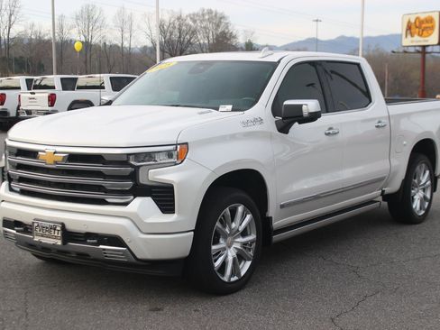Used 2025 Chevrolet Silverado 1500 High Country AWD/4WD image 3
