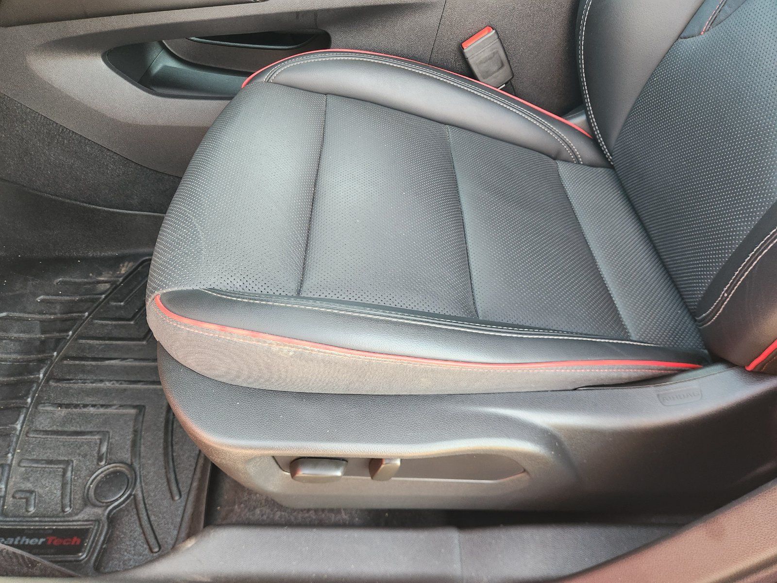 Used 2023 Buick Envision Essence w/ Sport Touring Package AWD/4WD image 29