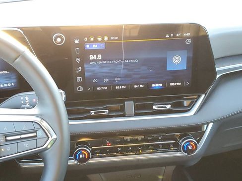 Used 2024 Chevrolet Equinox LT image 32