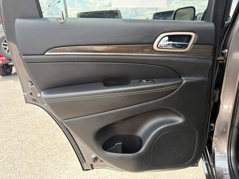 Used 2014 Jeep Grand Cherokee Overland AWD/4WD image 15