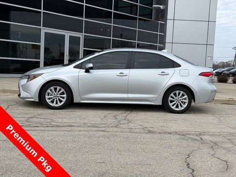 Used 2025 Toyota Corolla LE w/ LE Premium Package image 6