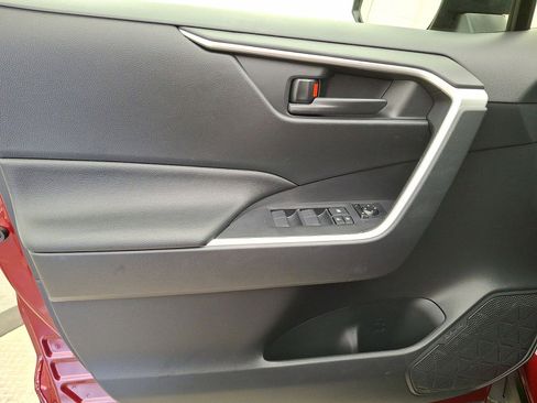 Used 2025 Toyota RAV4 LE AWD/4WD image 10