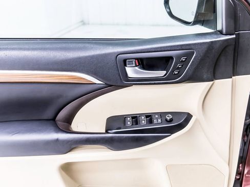 Used 2017 Toyota Highlander Limited FWD image 24