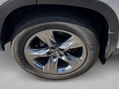 Certified 2018 Toyota Highlander Limited Platinum AWD/4WD image 9