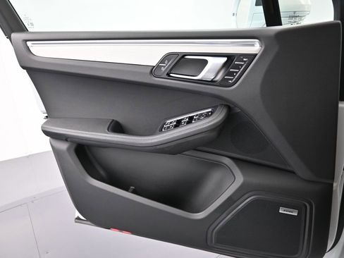 Used 2025 Porsche Macan S image 22