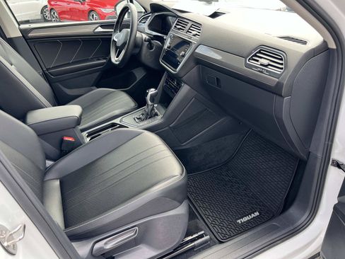 Certified 2023 Volkswagen Tiguan SE FWD image 30