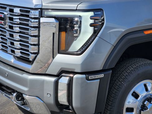 New 2026 GMC Sierra 3500 Denali w/ Denali Reserve Package AWD/4WD image 6
