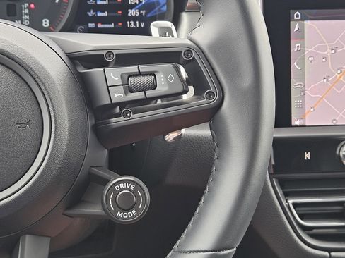 Certified 2026 Porsche Macan image 27